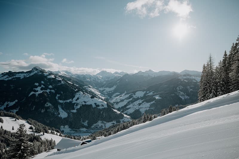 Blick über das verschneite Großarltal